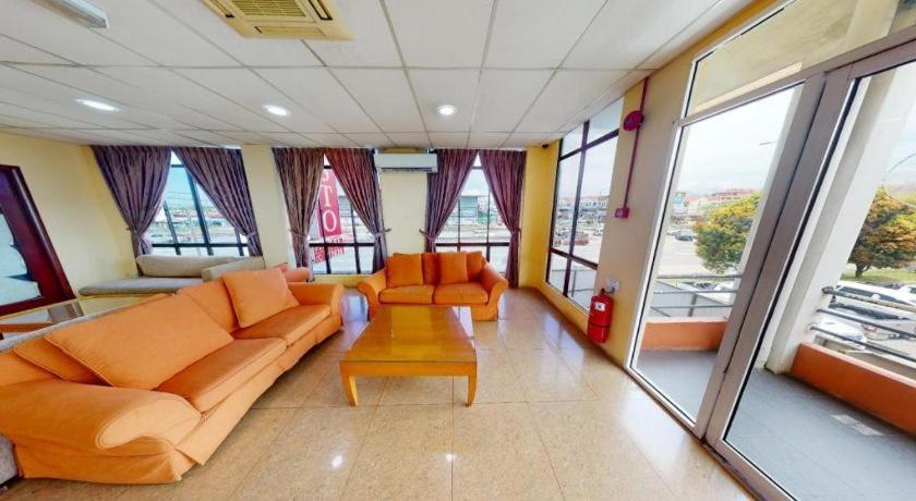 Aristo Hotel @ Putatan Кота Кинабалу Екстериор снимка